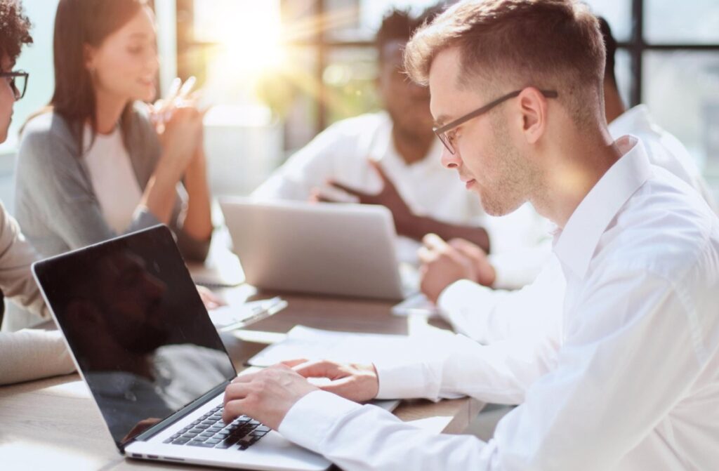 Współczesny rynek pracy wymaga od profesjonalistów nie tylko wysokich kwalifikacji, ale również efektywnego zarządzania czasem i zasobami